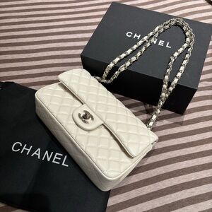 Chanel white Leather Quilted Bag with silver Chain